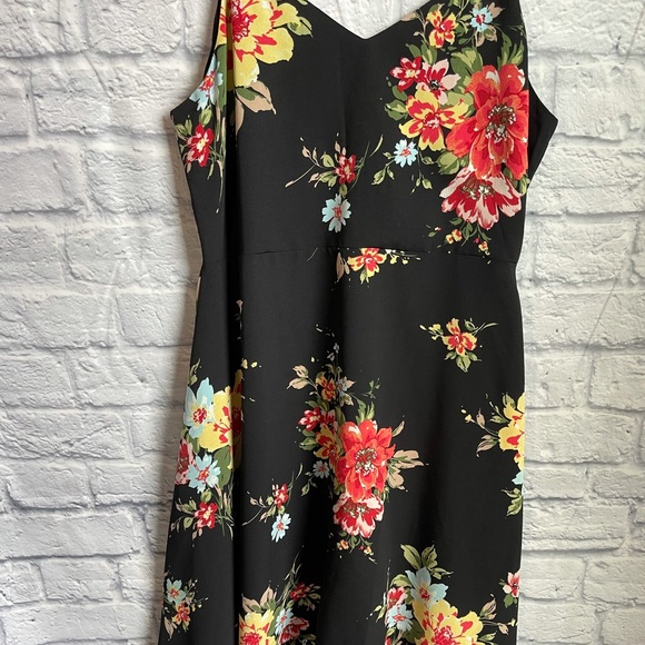 Lulu’s Black Floral Dress Red Handkerchief Trim LG - Picture 2 of 7